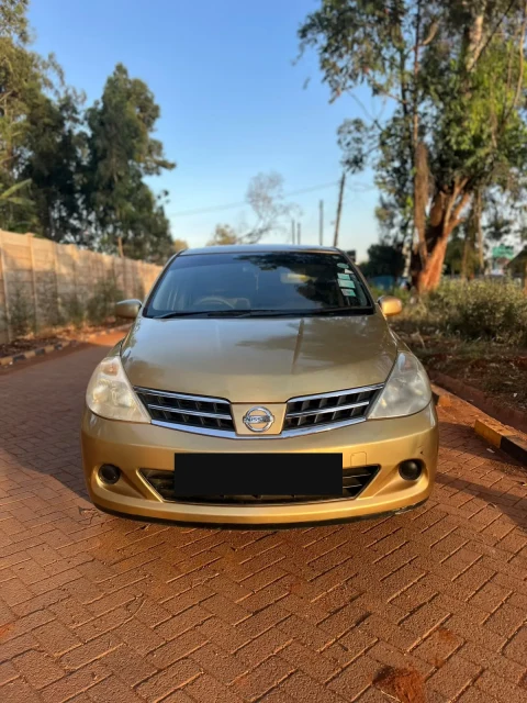 2010 NISSAN TIIDA